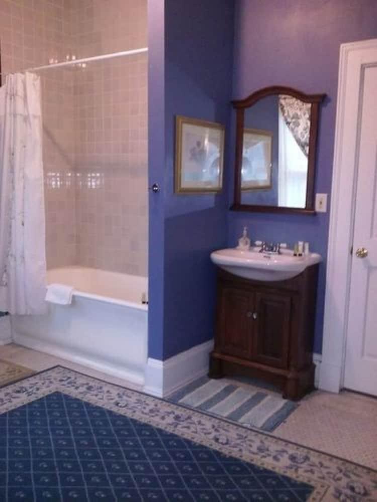 Six Acres Bed And Breakfast Cincinnati Bagian luar foto